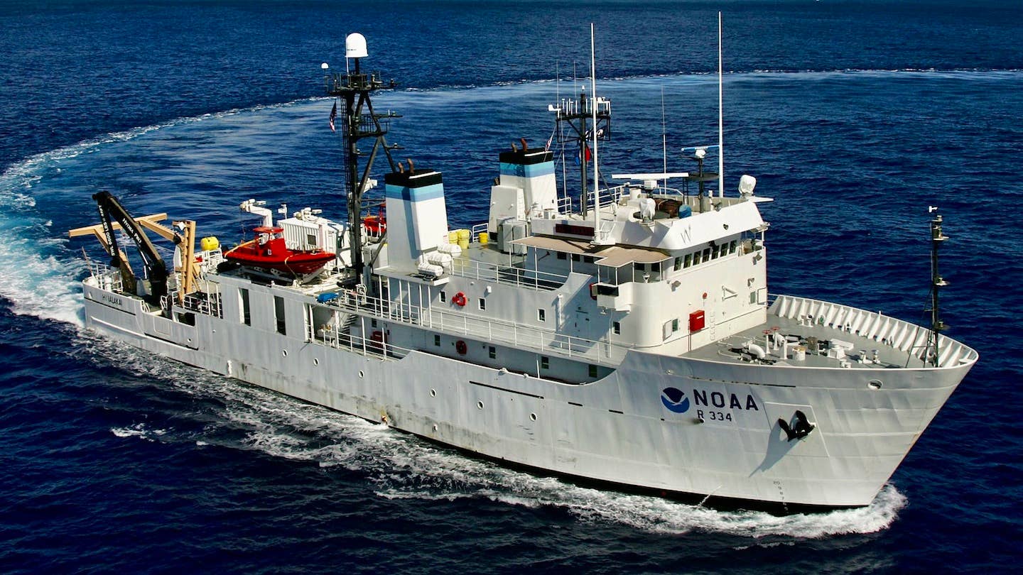 Ocean research vessel Hi’ialakai