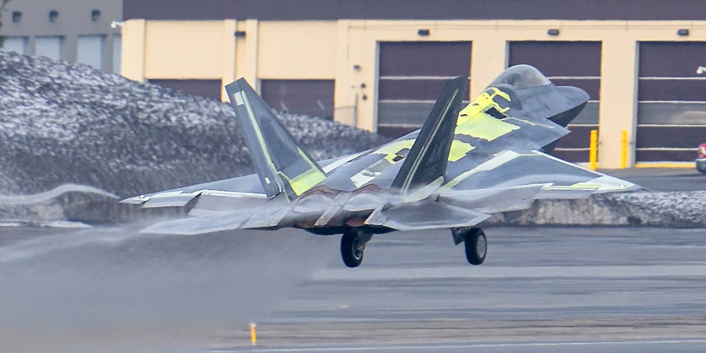F-22 fixed belly