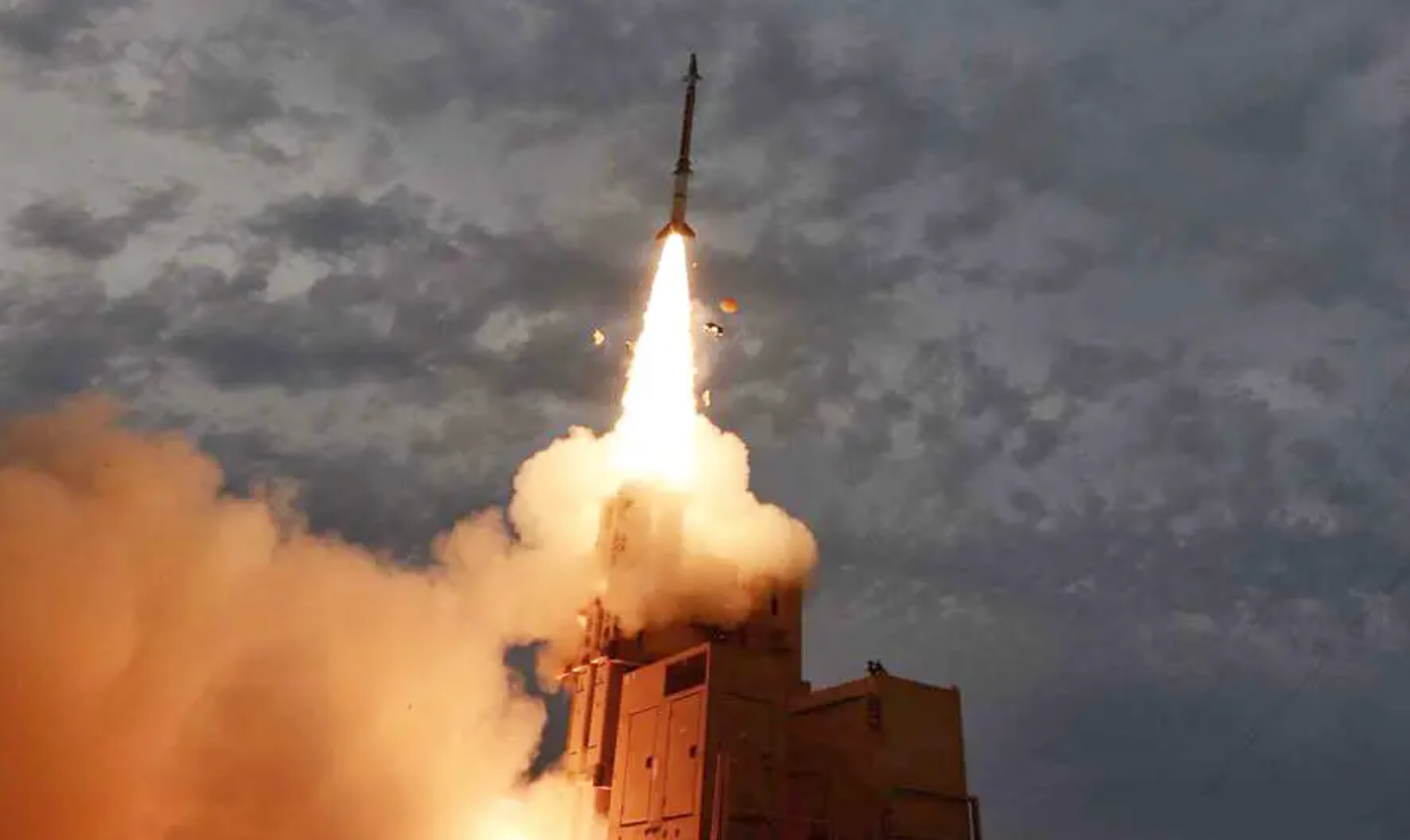 The David’s Sling system launches a missile.&nbsp;<em>Israeli MoD</em>