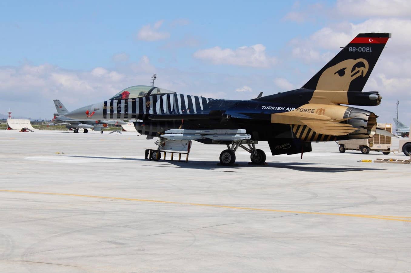 A Turkish Air Force F-16 demonstration jet. <em>Author's image</em>