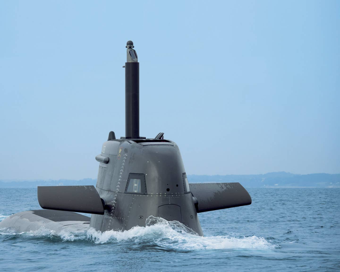 <em>U-33</em> (S-183) prepares to dive. <em>Source: German MoD</em>