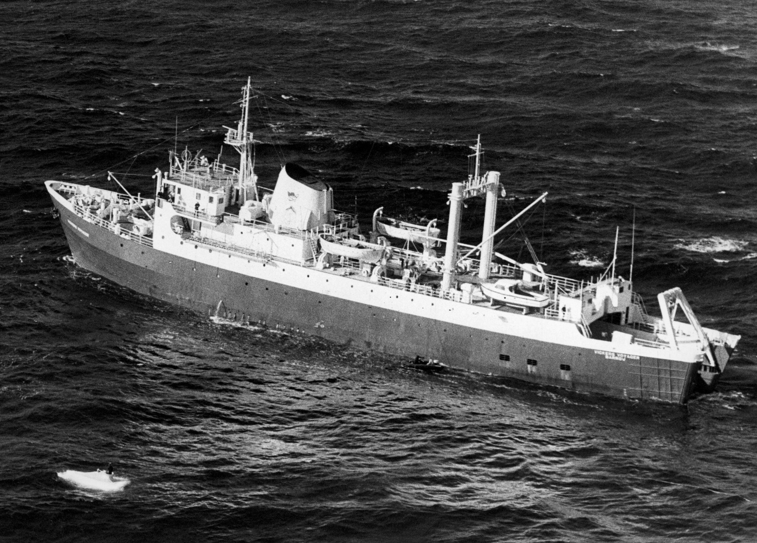 Mother ship Vickers Voyager with mini sub Pisces V after an attempt to locate the sub. Life line white nylon rope from the stern of the ship. 31st August 1973. (Photo by Daily Mirror/Mirrorpix/Mirrorpix via Getty Images)