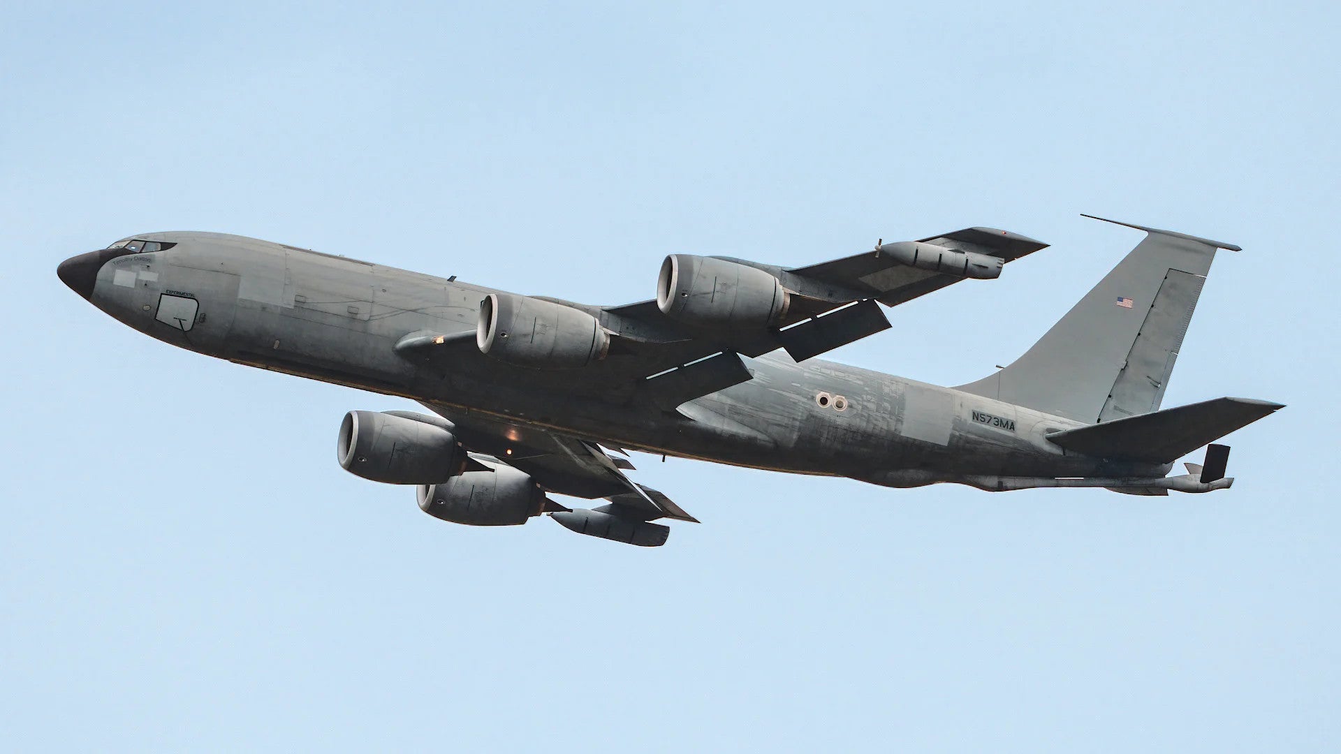 US Air Force aircraft have been refueled by private tanker planes for the first time ever.