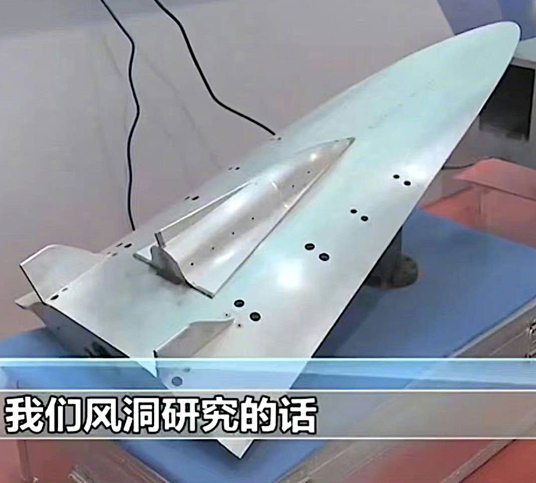 A general look at the spaceplane and mother ship concept featured in the footage related to the JF-22 wind tunnel that the CCTV-13 recently broadcast. <em>CCTV capture</em>