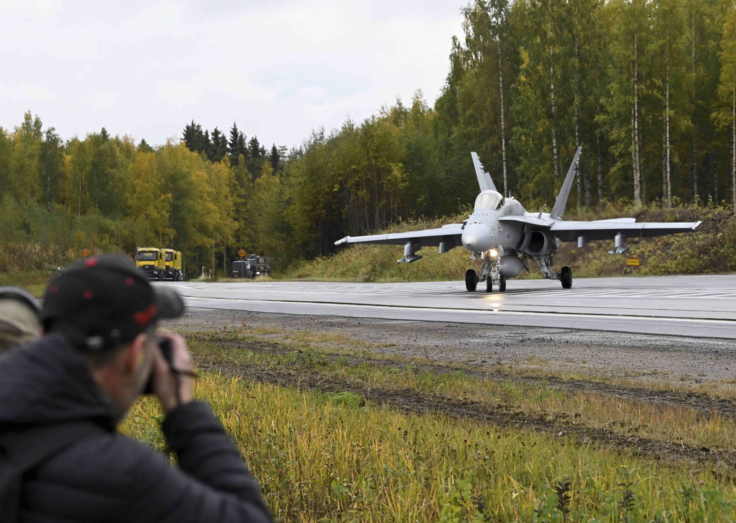 A Finnish Air Forces F/A-18 Hornet fighter gets ready to take off from the E4 Highway in Joutsa, Central Finland during the Baana 2022 training event on September 28, 2022. - Finland OUT (Photo by Markku Ulander / Lehtikuva / AFP) / Finland OUT (Photo by MARKKU ULANDER/Lehtikuva/AFP via Getty Images)