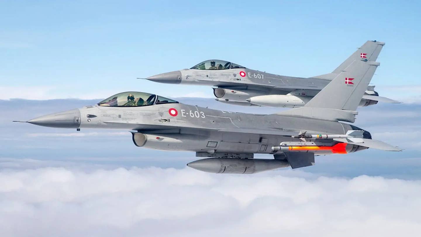 F-16 training for Ukrainian pilots is already underway in Denmark. Danish Armed Forces