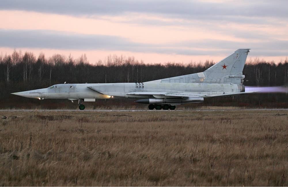 Tu-22M3 with a Kh-22/32 under its wing. (Dmitriy Pichugin via Wikicommons)