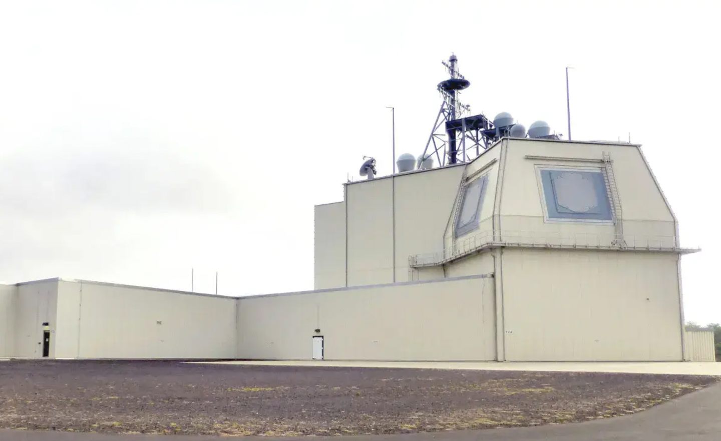 The main control center at the U.S. military’s Aegis Ashore missile defense test complex in Kauai, Hawaii. Japan’s Aegis Ashore sites were expected to be of a similar design, but with the Lockheed Martin AN/SPY-7 radar instead of the AN/SPY-1 seen here.&nbsp;<em>Kyodo via AP Images</em>