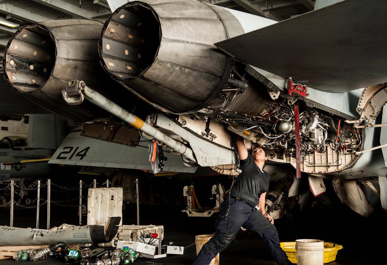Aviation Machinist’s Mate 2nd Class Alexandra Mimbela performs maintenance on an F/A-18F Super Hornet. (USN)