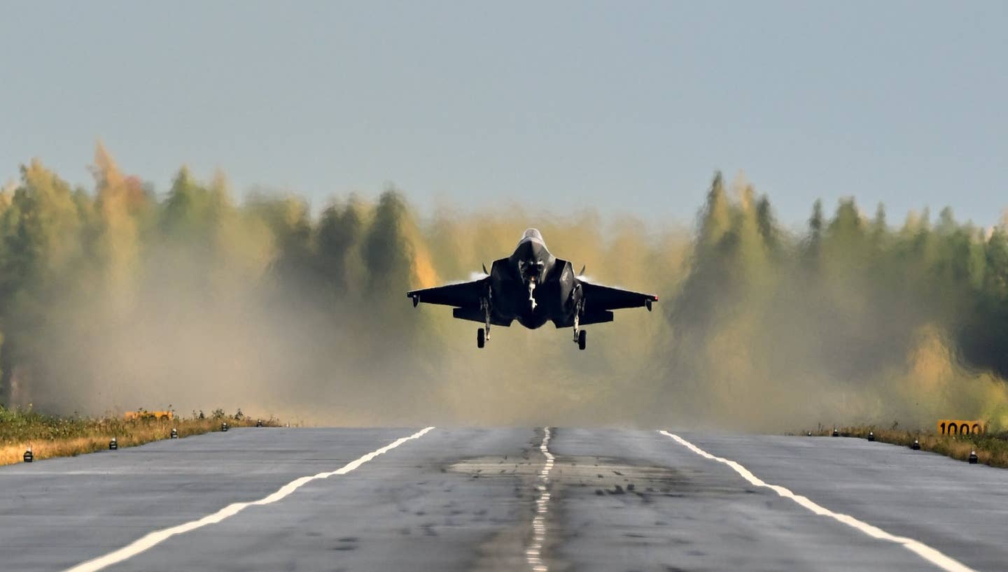 A Norwegian F-35A comes in to land on a highway in Finland. <em>Finnish Air Force</em>