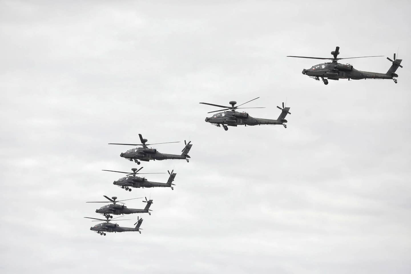 A company of Taiwanese AH-64Es on exercise, wearing the standard paint scheme. <em>Office of the President of Taiwan/Flickr</em>