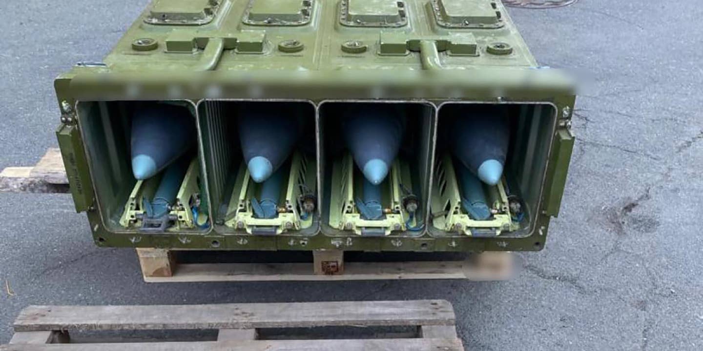 Ukrainian police recovered Tor air defense missiles and turned them over to the military.