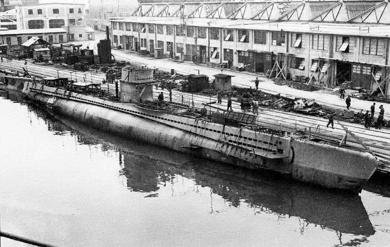 The submarine <em>Nautilo</em>, photographed dockside. <em>Wikimedia Commons</em>