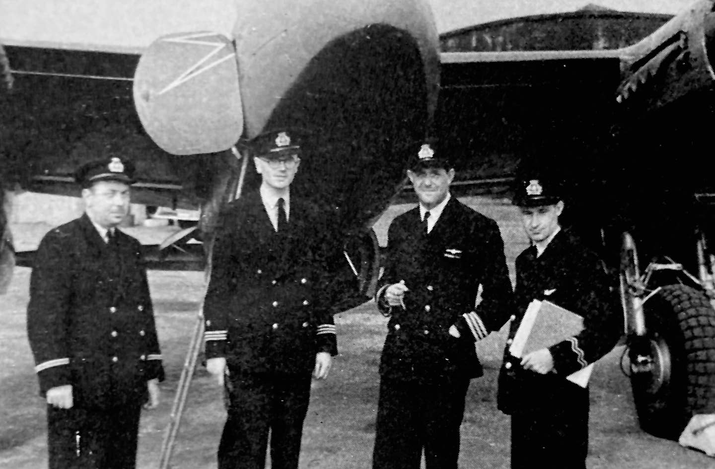 BOAC crew with an RAF Flying Control officer at RAF Leuchars before departing for Stockholm. <em>Crown Copyright</em>