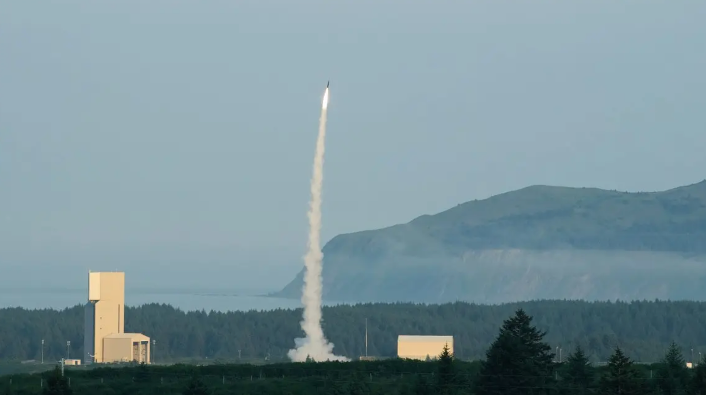 An Arrow 3 interceptor blasts off from the Pacific Spaceport Complex-Alaska (PSCA) in Kodiak, Alaska during a series of tests in July 2019.&nbsp;<em>MDA/IMDO</em>