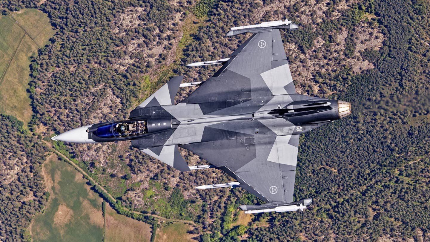 Plan view of Swedish Gripen E with modified wing splinter camouflage