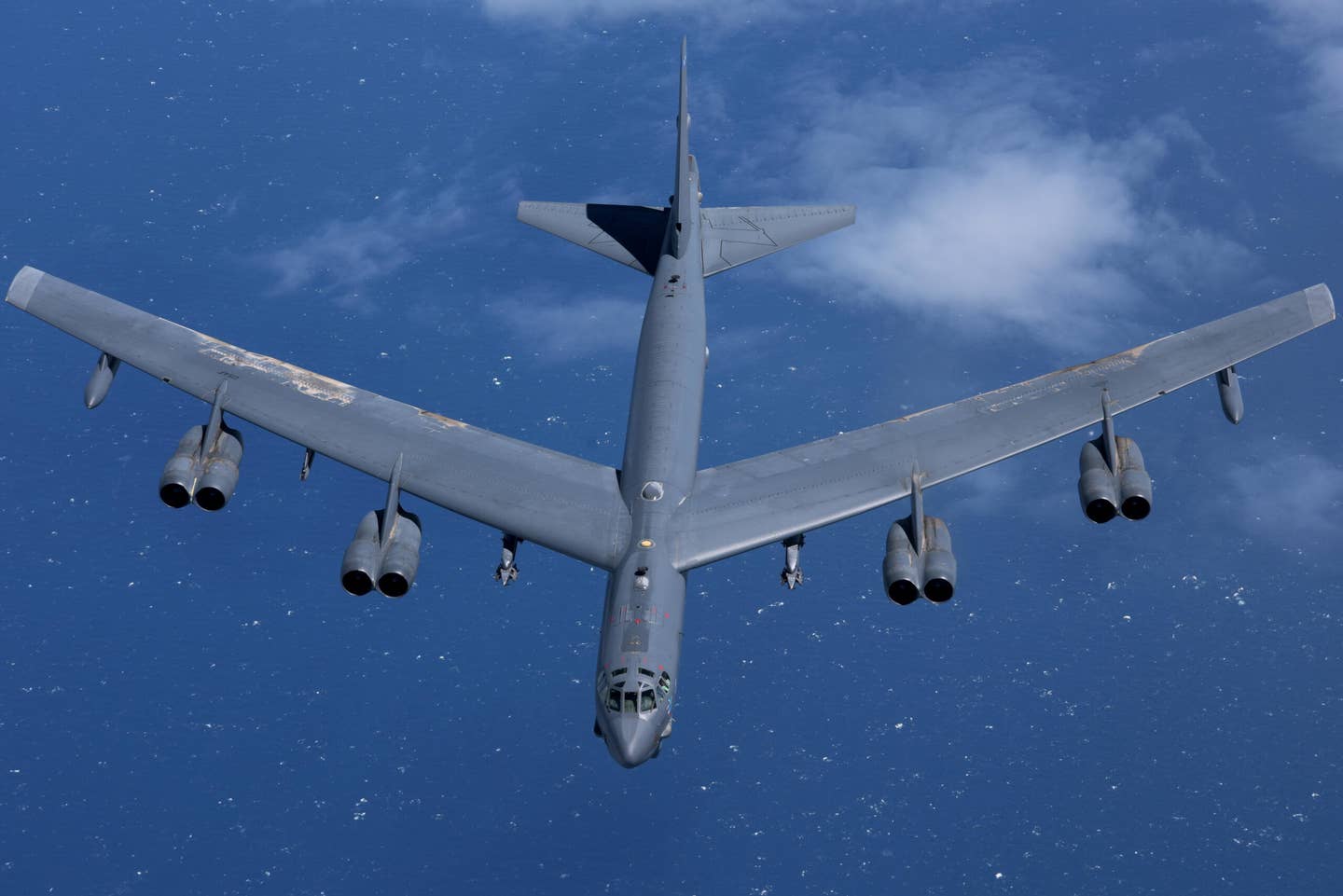 Another older picture showing B-52 with lighter-colored wing tips. <em>USAF</em>