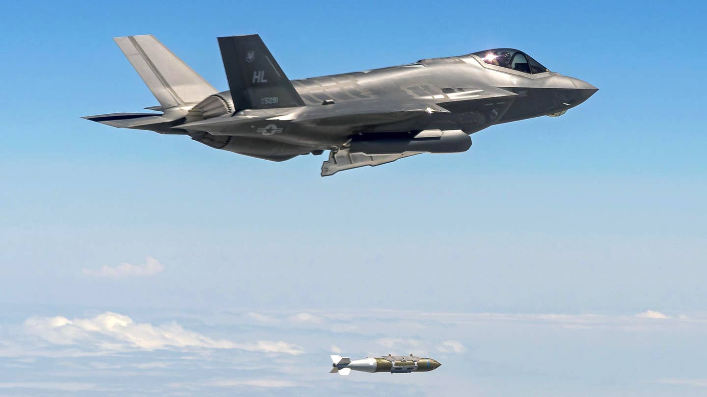 A U.S. Air Force F-35A drops a 2,000-pound GBU-31 JDAM. <em>U.S. Air Force</em>
