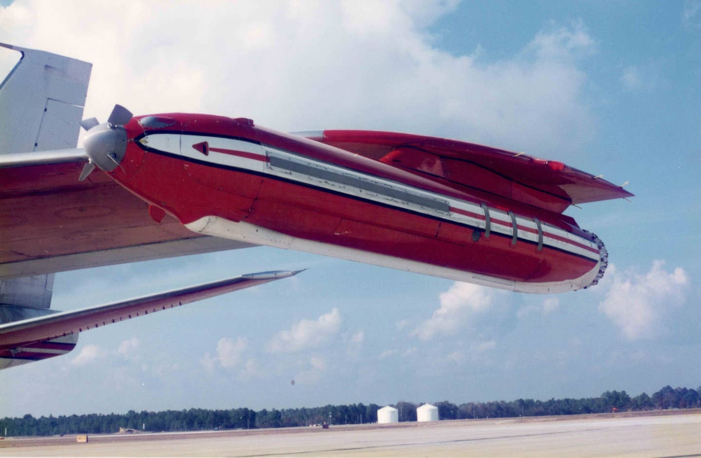 The wingtip-mounted refueling pod on a Canadian Boeing 707 tanker. The basket can be seen at right, tucked into the bellmouth. <em>Dan McWilliams</em>
