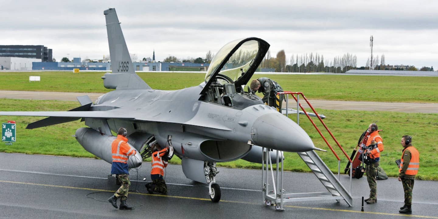 Five Dutch F-16s are on their way to Romania. Romanian and Ukrainian pilots are being trained there.