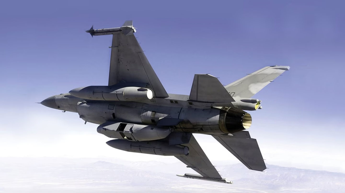 An F-16 carrying an MS-110 multi-spectral reconnaissance pod on the centerline. <em>Collins Aerospace</em>