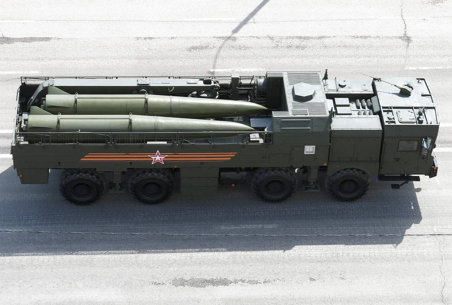 A 9T250-1 transloader vehicle for the Iskander system. <em>Boevaya mashina/Wikimedia Commons</em>