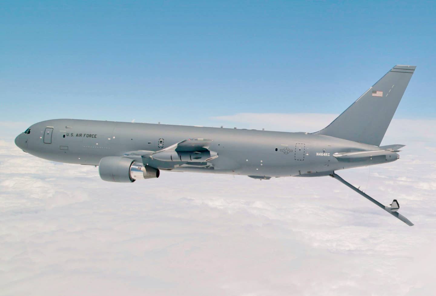 Boeing's KC-46 aerial refueling tanker conducts receiver compatibility tests with a U.S. Air Force C-17 Globemaster III from Joint Base Lewis-McChord as part of Test 003-06.<em> U.S. Air Force photo by Christopher Okula</em>