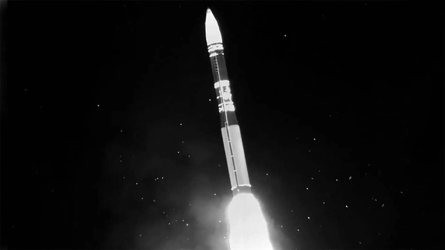 An infrared image of an LGM-30G Minuteman III ICBM taken during a routine test launch. <em>USAF</em>