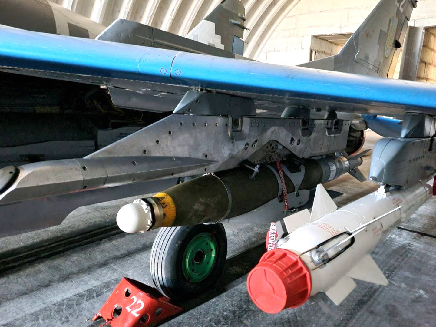 A JDAM-ER loaded under the wing of a Ukrainian MiG-29 with the help of a specialized pylon. <em>via X</em>