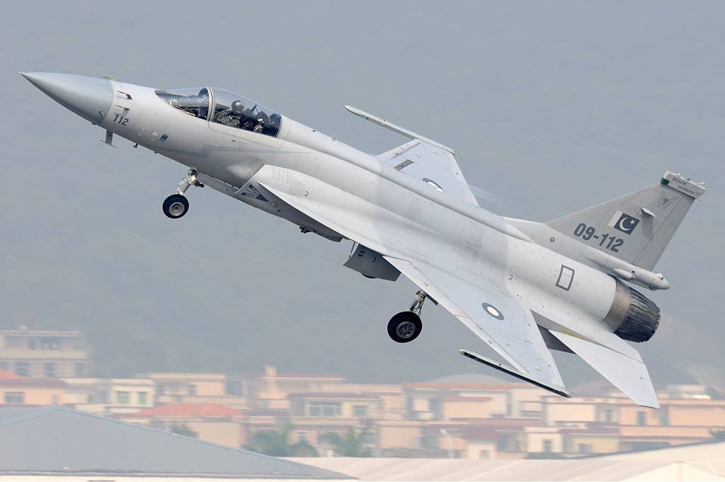 A Pakistan Air Force JF-17 Thunder. <em>Shimin Gu/Wikimedia Commons</em>