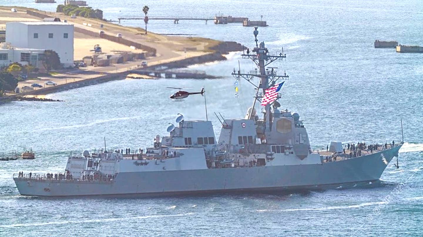 USS <em>Pinckney</em> with its new electronic warfare suite.<em> @cjr1321 via @warshipcam</em>