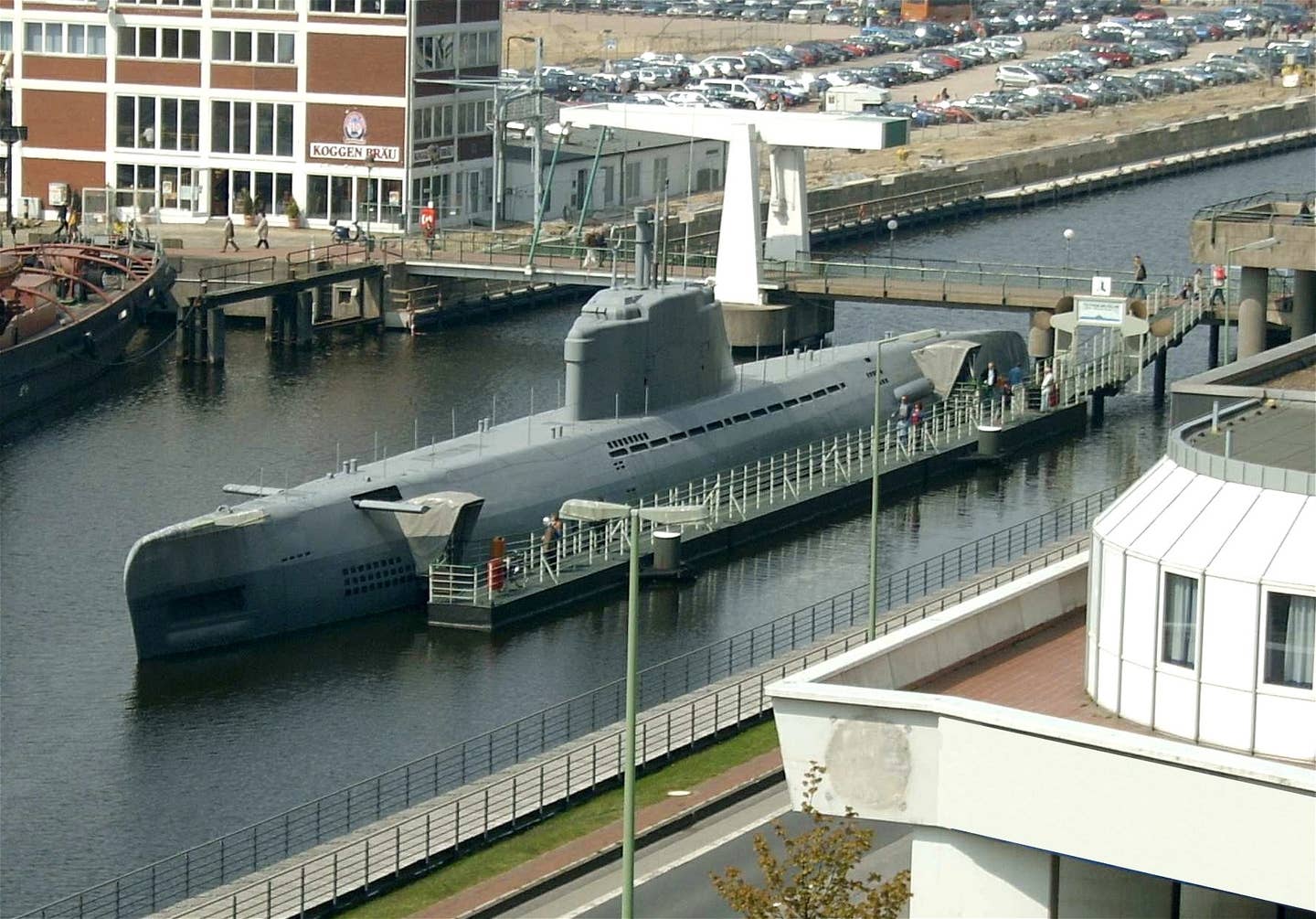 <em>U-2540</em>&nbsp;in wartime configuration and exhibited at the Maritime Museum in Bremerhaven, 2007. It is the only floating example of a <em>Type</em> <em>XXI </em>U-boat. <em>AlMare via Wikimedia Commons, CC BY-SA 3.0</em>