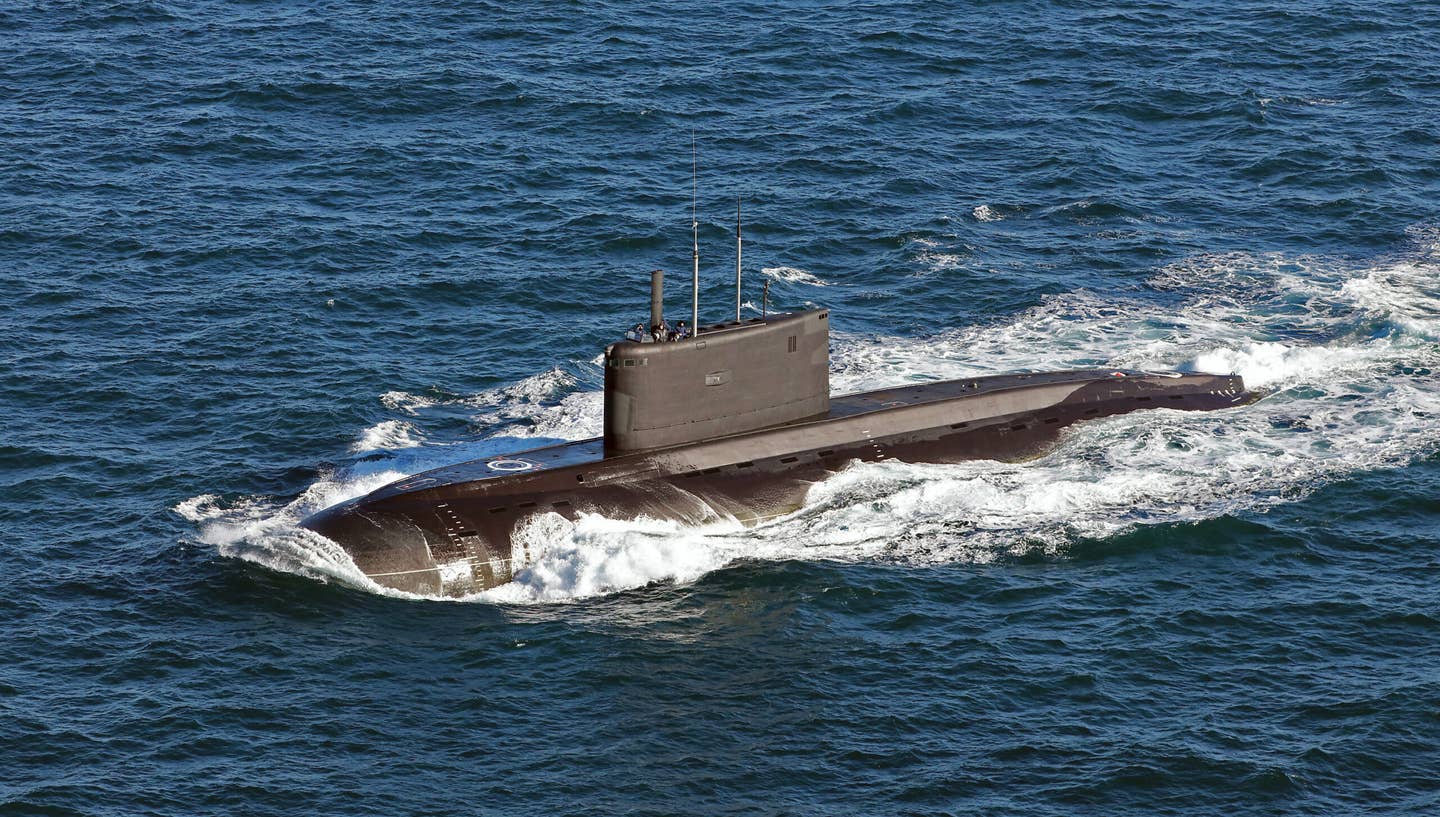 A Russian <em>Kilo</em> class submarine in the English Channel. <em>Crown Copyright</em>