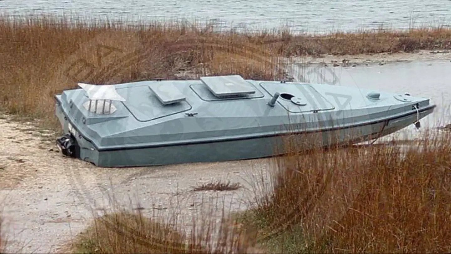 Russian has captured an intact Ukrainian MAGURA V drone boat Russian sources claim. Via Twitter