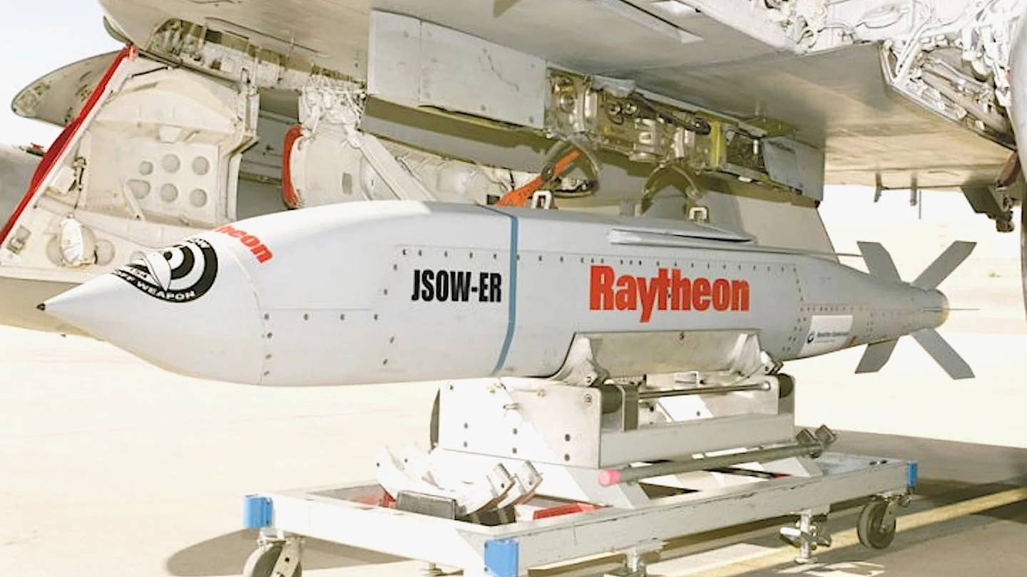 A prototype Joint Stand-Off Weapon-Extended Range (JSOW-ER), the powered cruise missile derivative of the AGM-154 JSOW. <em>Raytheon</em>