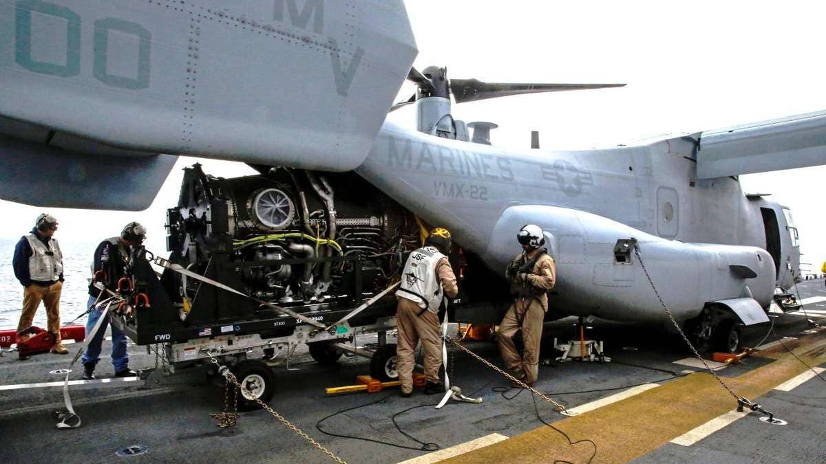 Marines and sailors load an F135 engine into an MV-22B Osprey using a special pallet during a test in 2015., (USMC photo)