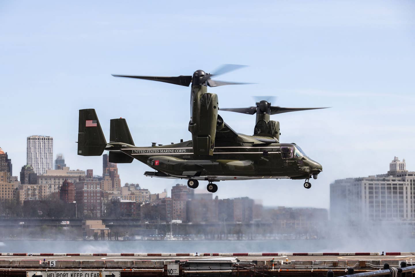 An MV-22B with HMX-1 prepares to land in New York City, New York, on April 11, 2023. <em>U.S. Marine Corps photo by Sgt. Rachaelanne Woodward</em>