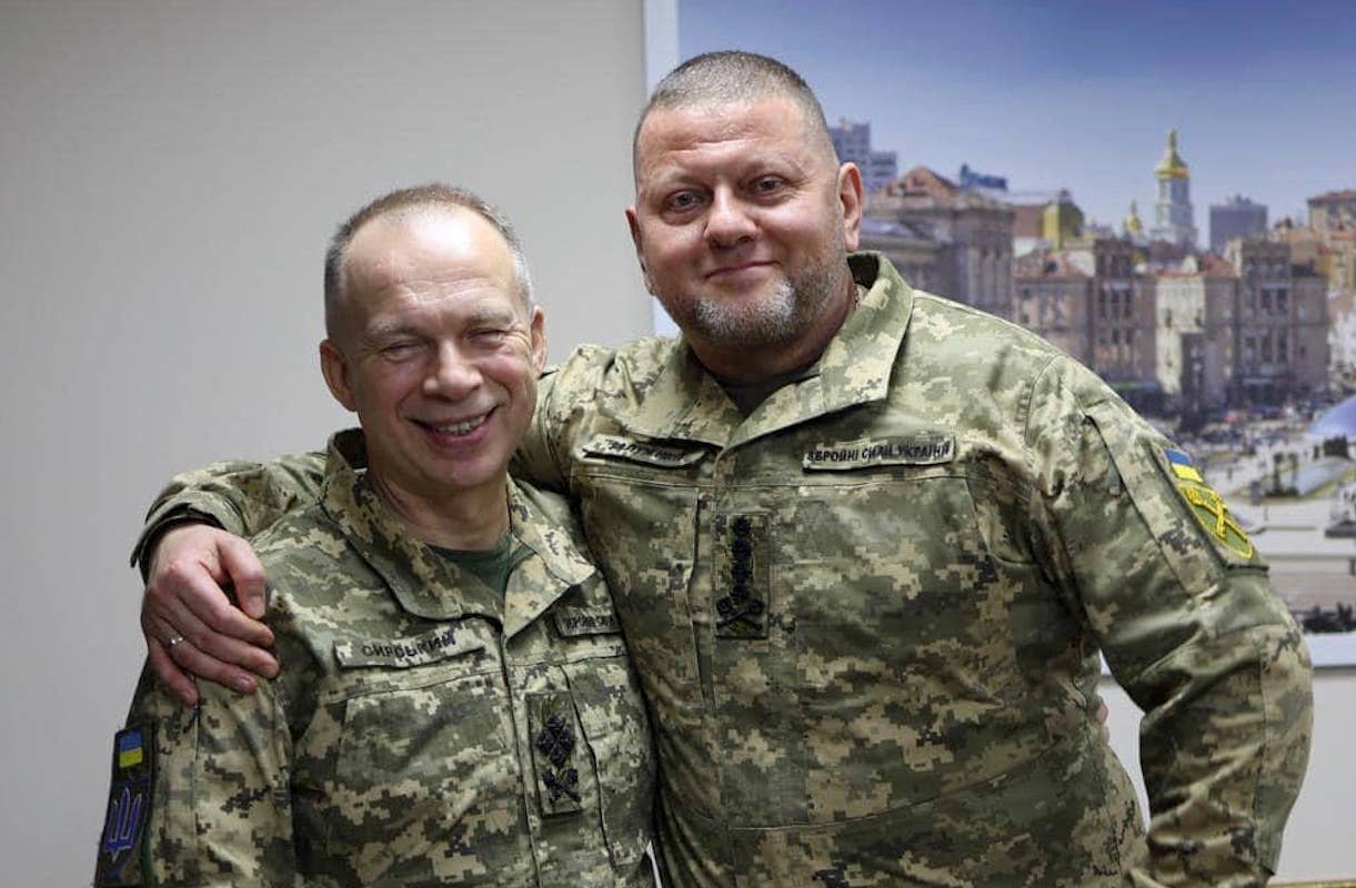 New commander of the Ukrainian Armed Forces Oleksandr Syrskyi (left) and the man he replaced, Gen. Valeri Zaluzhny. (Oleksandr Syrskyi Telegram)