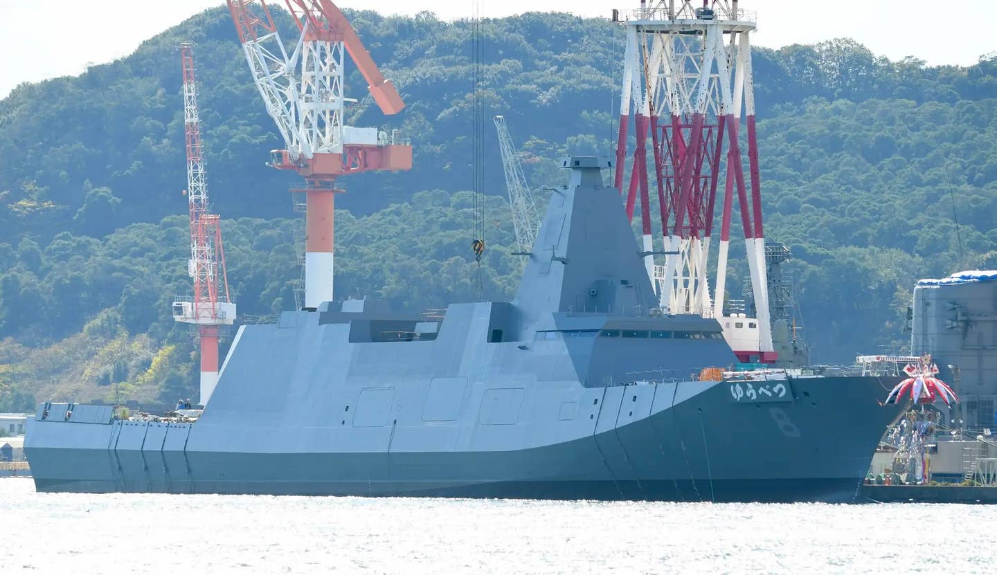 The Japanese <em>Mogami </em>class frigate JS <em>Yubetsu</em>. <em>Hunini via Wikimedia </em>