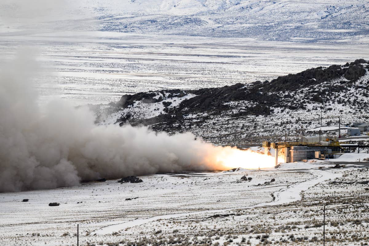 صورة تظهر محرك صاروخي صلب من المرحلة الأولى من طراز LGM-35A Sentinel في منشأة اختبار نورثروب جرومان في برومونتوري، يوتا، في 2 مارس 2023. <em>نورثروب جرومان</em>