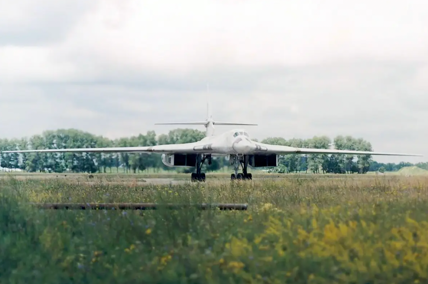 A Tu-160 launches from Pryluky in 1996, during one of the rare flights made by the type in Ukrainian Air Force service.&nbsp;<em>Igor Bubin/Wikimedia Commons</em><br>