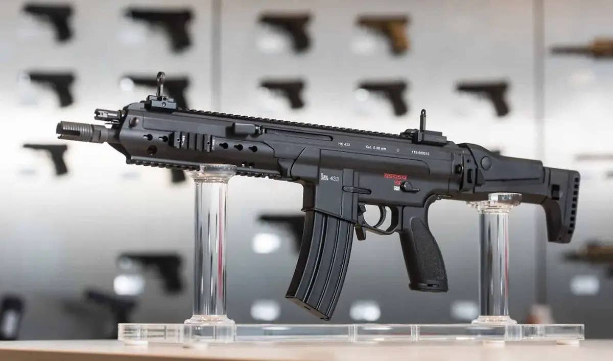 A short-barrel version of the HK433 with its side-mounted charging handle prominently visible. <em>Heckler &amp; Koch</em>