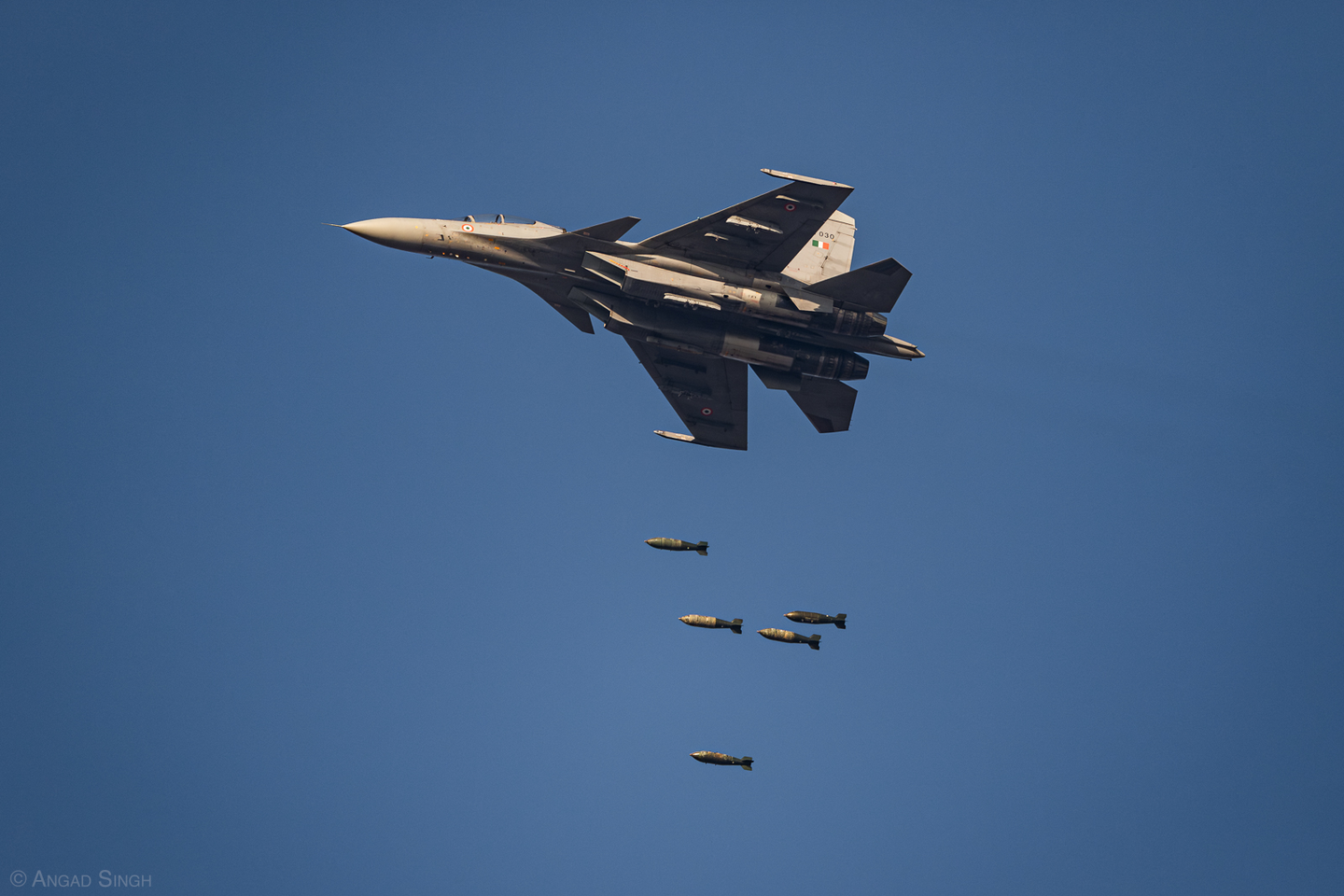 A Su-30MKI releasing five 1,000-pound dumb bombs. <em>Angad Singh</em>