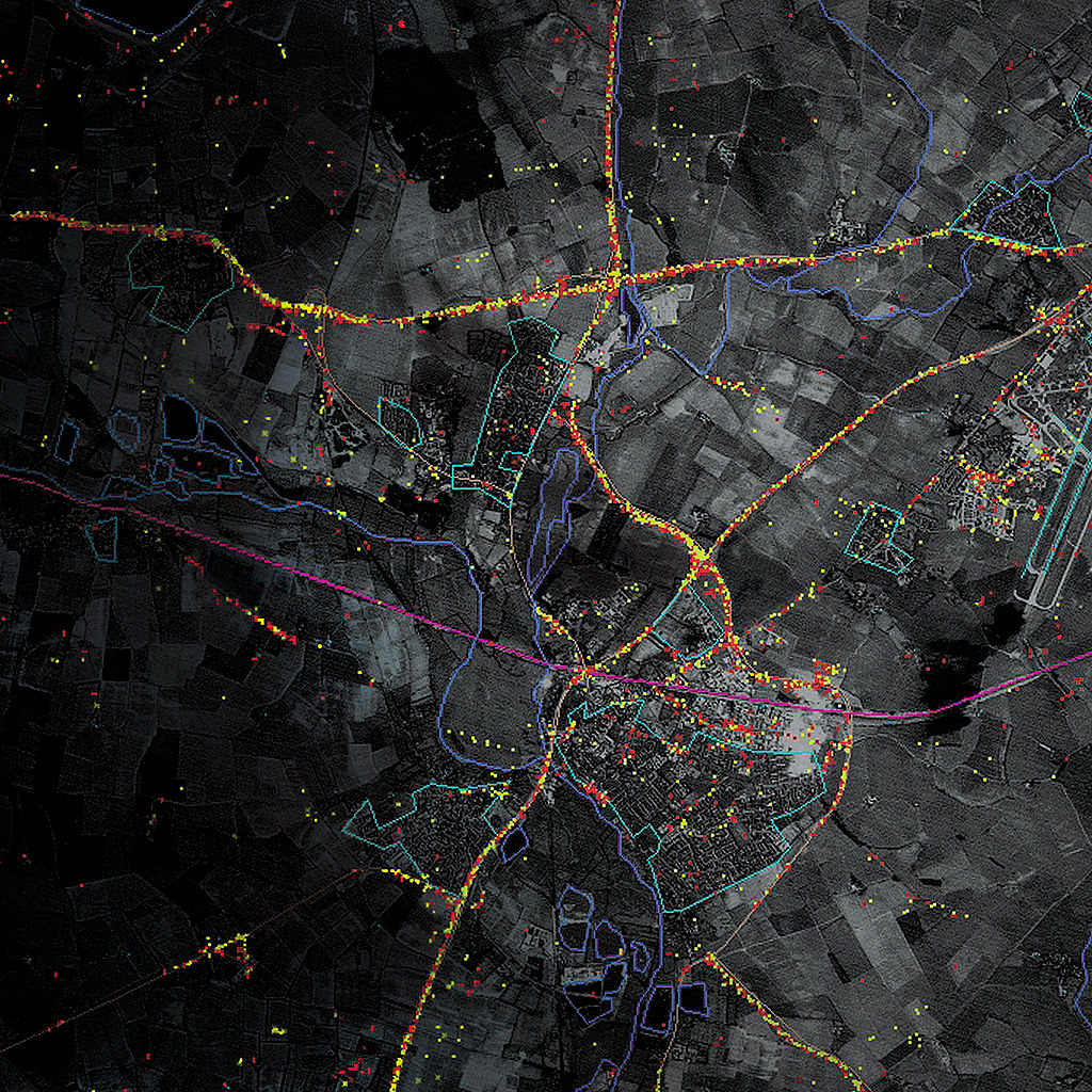 GMTI tracks overlaid on a SAR image. (Public Domain)