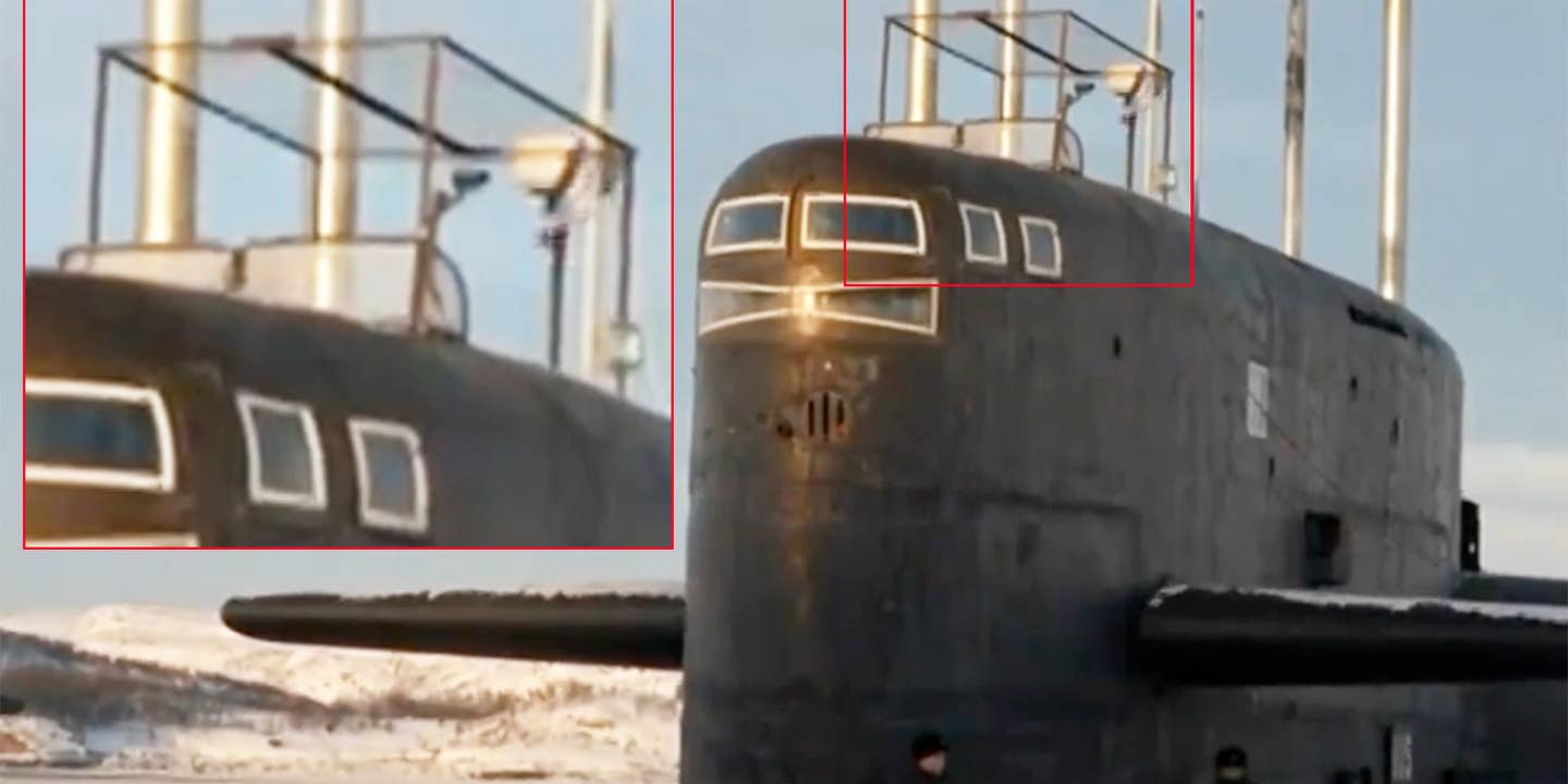 What looks to be a counter-drone armor screen has appeared on the conning tower of the Russian nuclear ballistic missile submarine Tula.