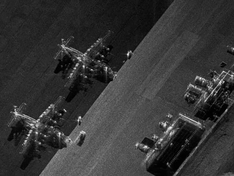 A SAR image of C-130s on a ramp.