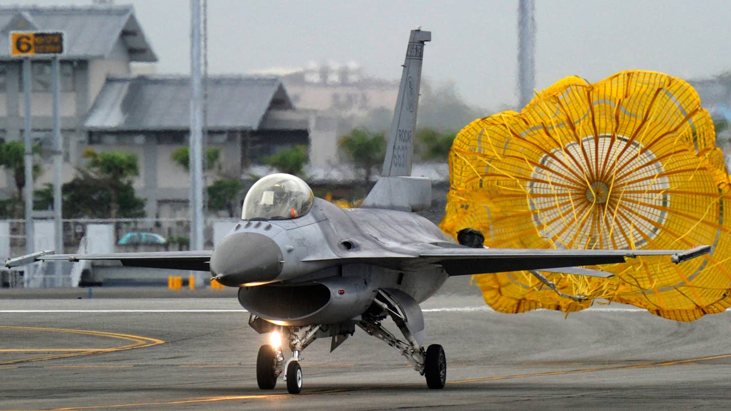 A US-made F-16 fighter lands on the run way at the eastern Hualien air force base on January 23, 2013. The Taiwan air force demonstrated their combat skills at the Hualien air base during an annual training before the coming lunar new year.