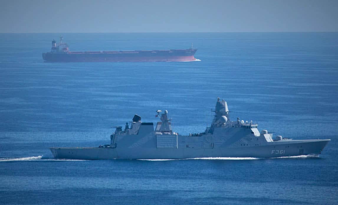 <em>Iver Huitfeldt</em> sails alongside a commercial ship in the Strait of Hormuz in 2020. <em>Forsvaret</em>
