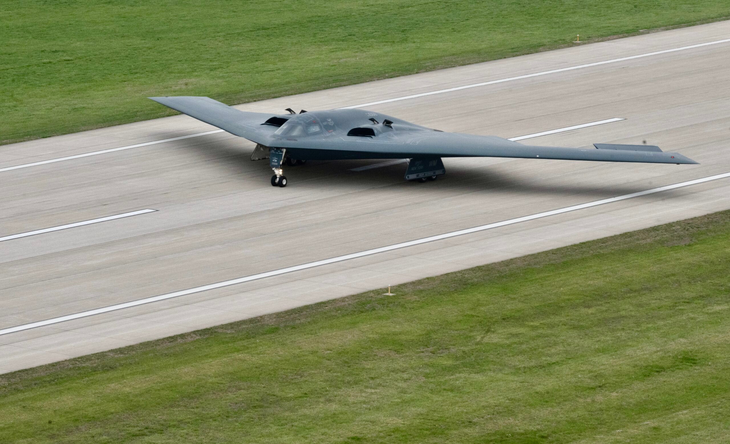 A B-2 Spirit stealth bomber assigned to the 509th Bomb Wing taxis to the runway at Whiteman Air Force Base, Mo., April 15, 2024. Team Whiteman executed a mass fly-off of 12 B-2s to cap off the annual Spirit Vigilance exercise. Routine training ensures that Airmen are always ready to execute global strike operations… anytime, anywhere. (U.S. Air Force photo by Airman 1st Class Hailey Farrell)