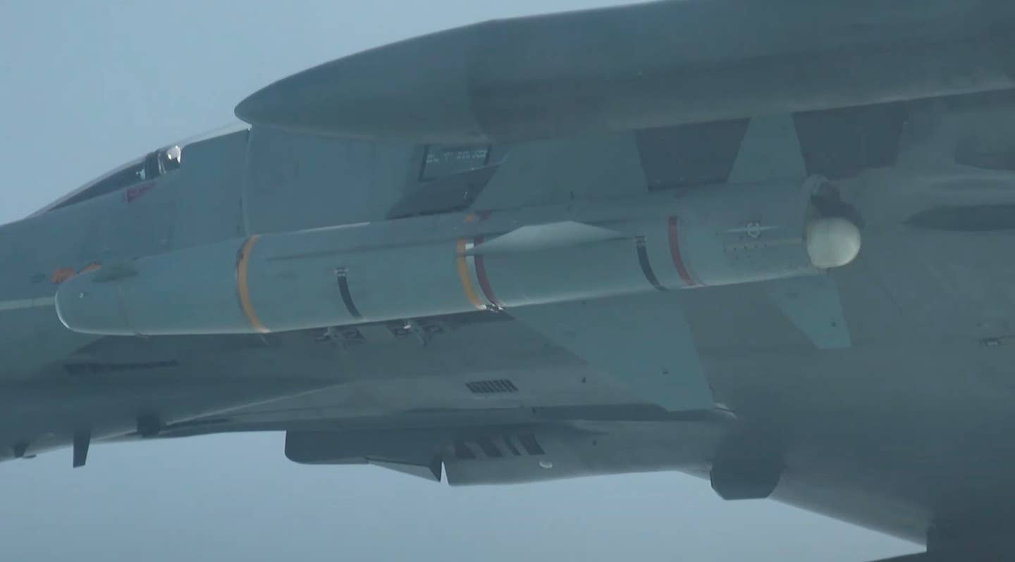 One of the Popeye missiles seen in the video. Note the large datalink antenna dome on its tail. <em>Yu Yongwon TV</em>